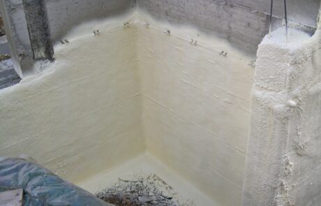Impermeabilizzazione controterra con poliuretano a spruzzo su fondamenta nuove (gettata in cassero)